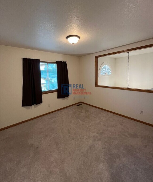 Building Photo - 2511 Glendale Ct
