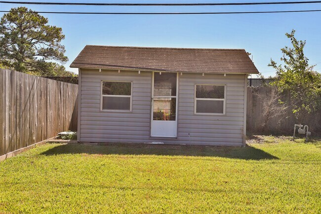 Building Photo - 4613 Libbey Dr