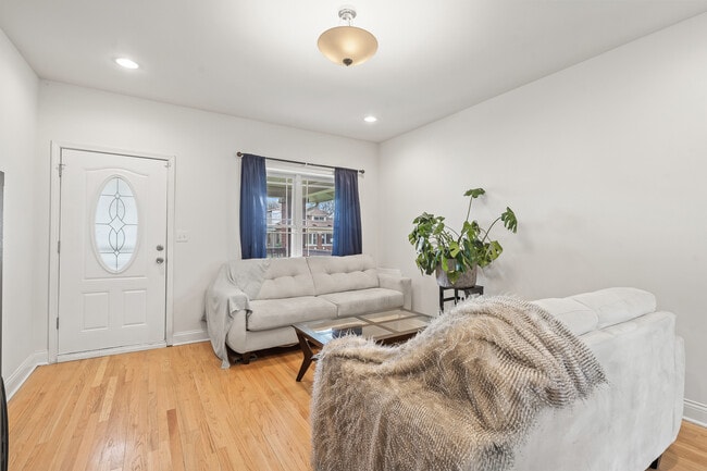 Building Photo - 7938 S Bennett Ave