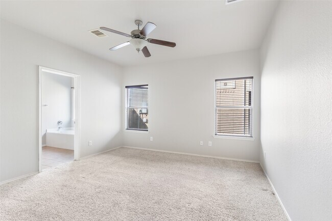 Building Photo - 10414 Whisper Bluff Dr