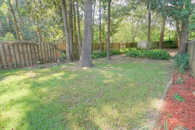 Building Photo - 2 bed 2 bath Sublease