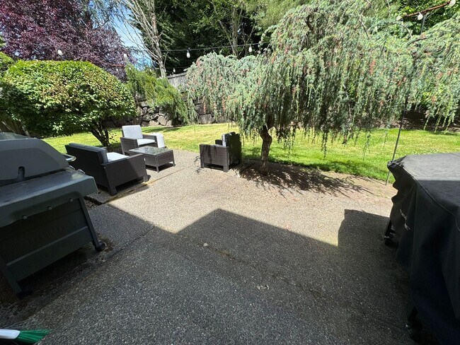 Building Photo - 4bd/2.5ba Sammamish Home