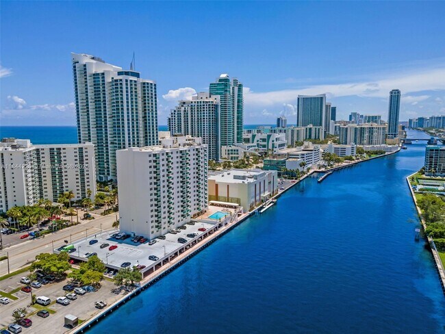 Building Photo - 3000 S Ocean Dr