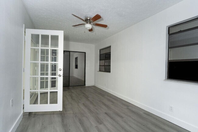 Building Photo - 1181 SW Sarto Ln