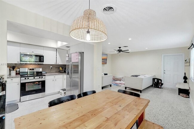 Building Photo - 2470 NE 182nd Terrace