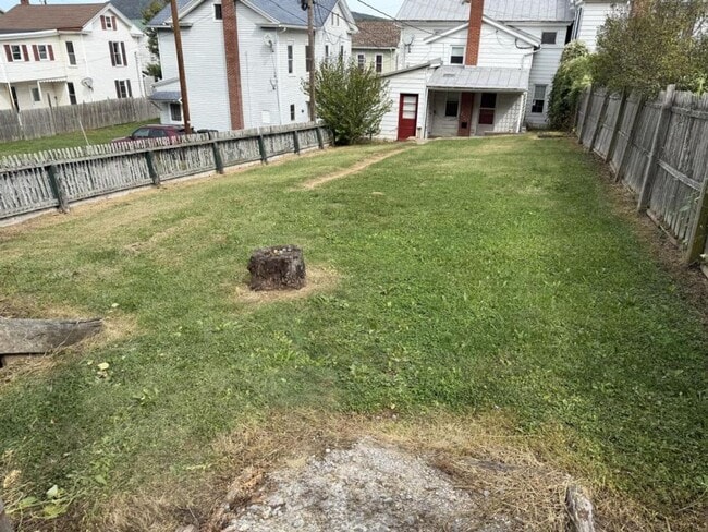 Building Photo - COMING SOON! 3 Bedroom in Newport, PA!