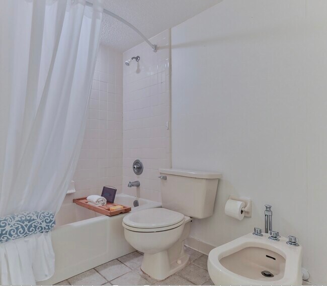 Building Photo - 944 Peninsula S Dr