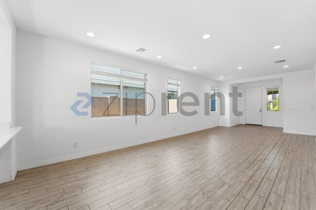 Building Photo - 9219 W Sells Dr