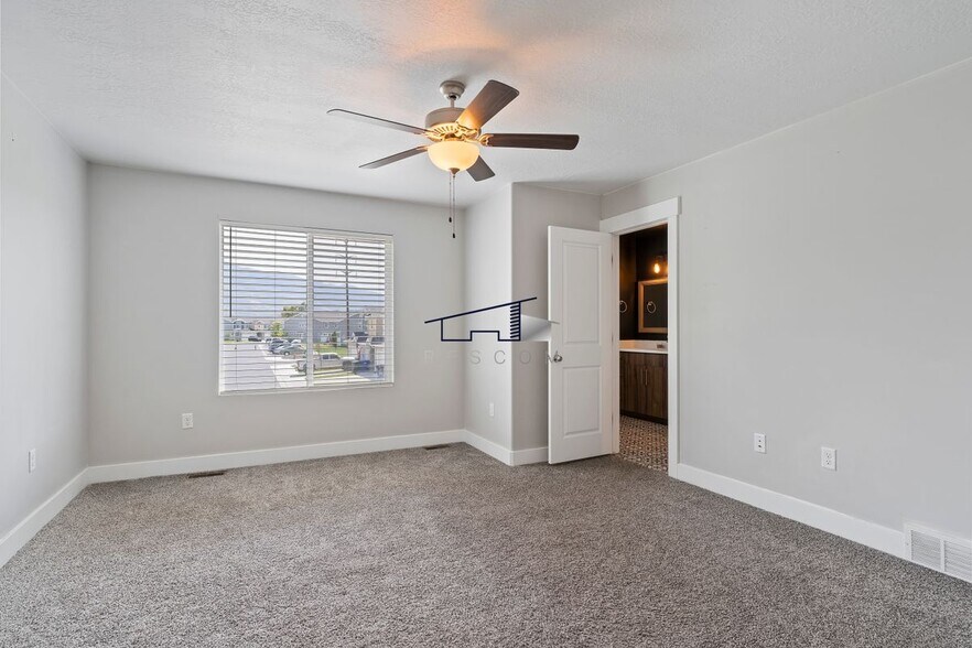 Building Photo - 6471 Aspen Ln