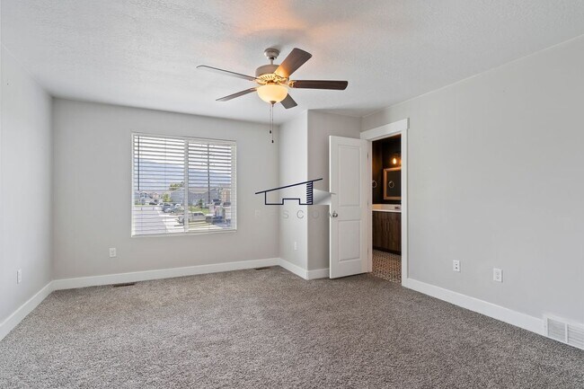 Building Photo - 6471 Aspen Ln