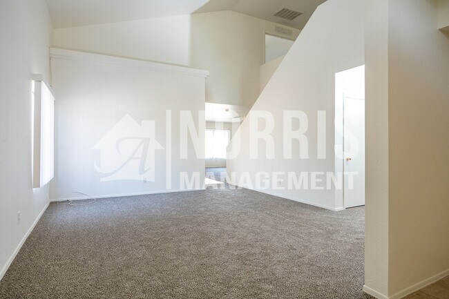 Building Photo - 1632 E Cardinal Dr