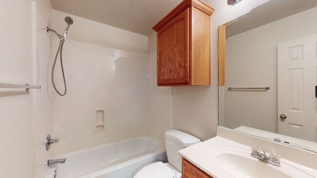 Building Photo - FREE DECEMBER RENT!!!