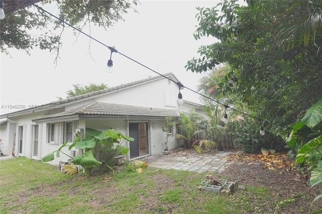 Building Photo - 518 NE 48th St