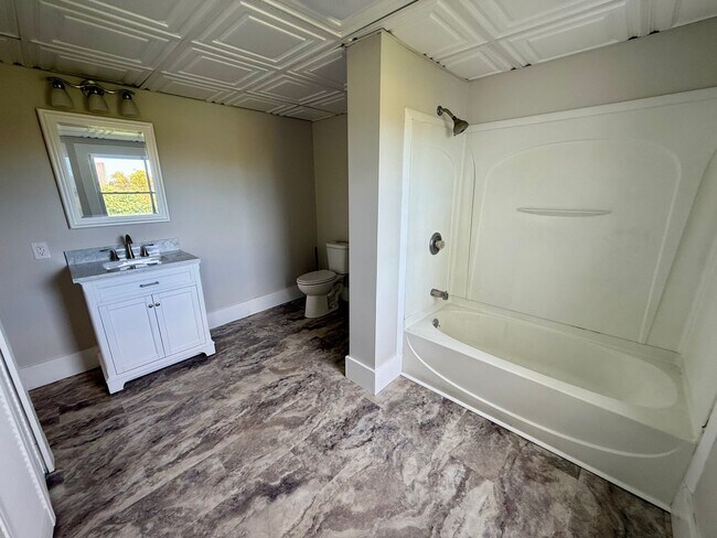 Building Photo - Amazing Remodeled Farm Home