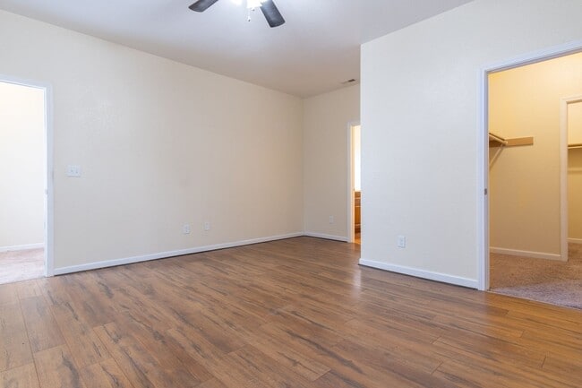 Building Photo - MOVE IN READY 3 Bedroom!