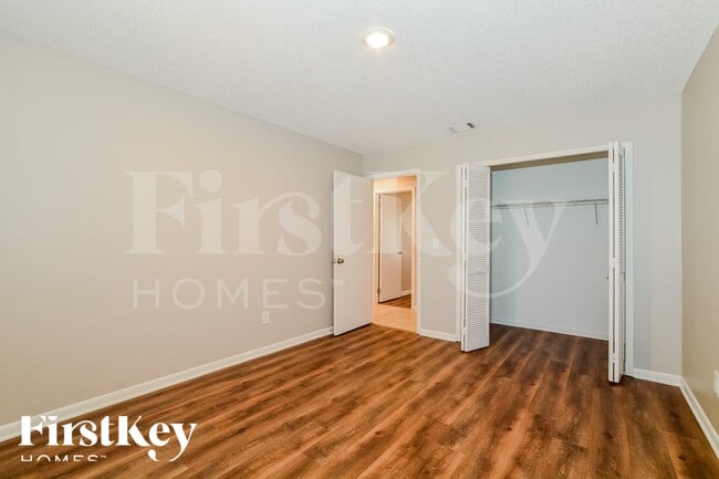 Building Photo - 1257 Poinsettia Dr