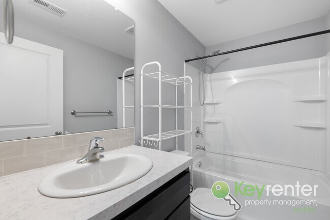 Building Photo - Newly Built 3 Bedroom Beauty: Lawn care and trash included!