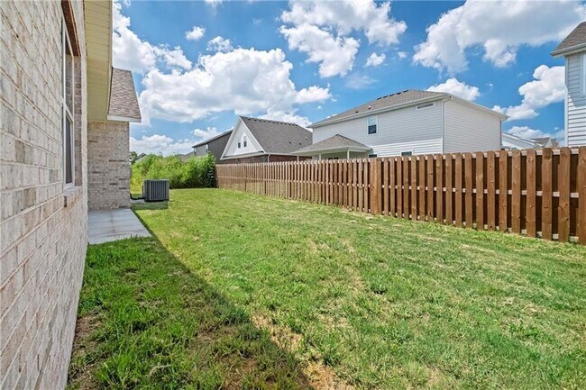 Building Photo - 490 Apollo Dr