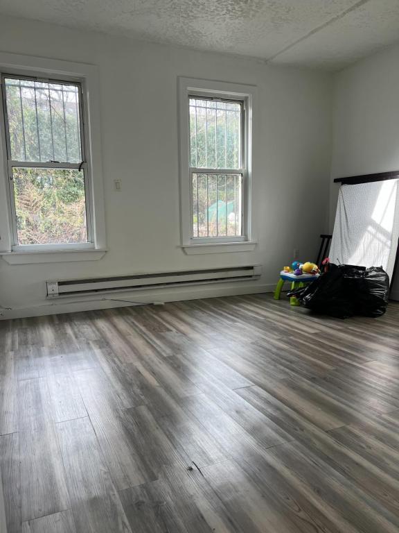 Building Photo - 20 Porach St