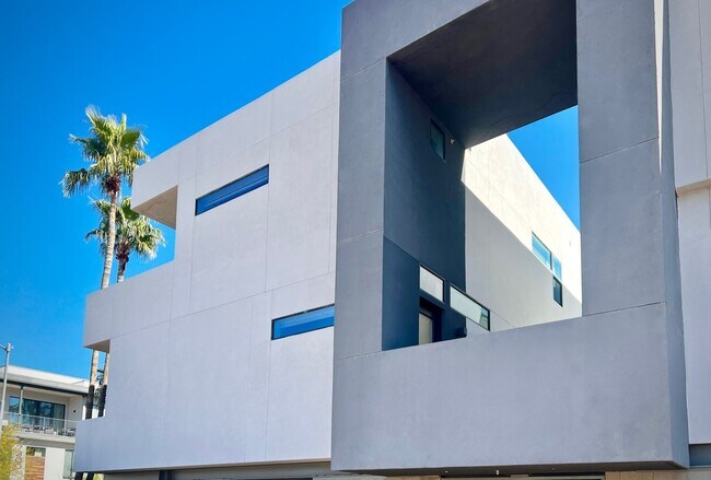 Building Photo - 7301 E Minnezona Ave