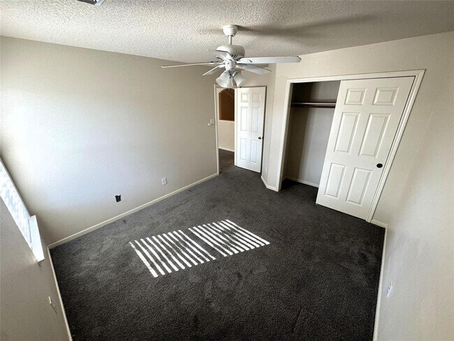Building Photo - 19043 Country Square Dr