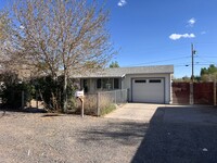 Building Photo - Centrally Located Single Family Home in Fe...