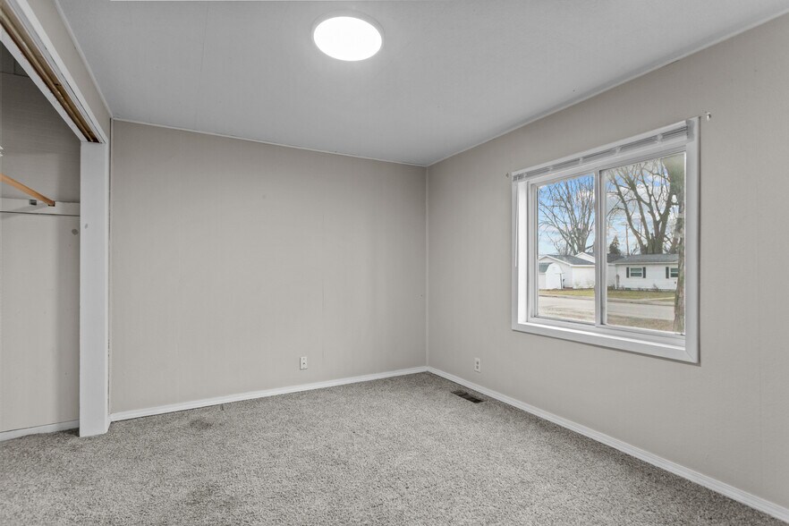 Building Photo - 1620 S Market St