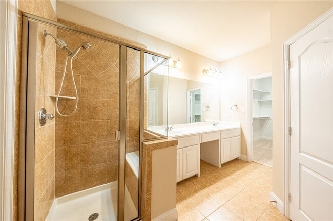Building Photo - 2500 Rockbrook Dr