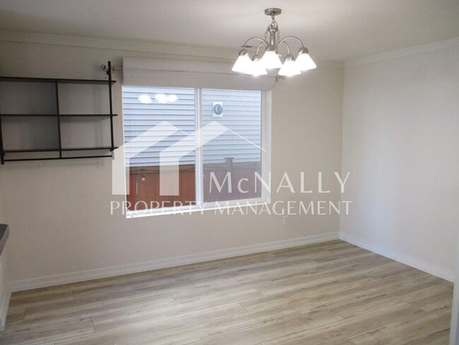 Building Photo - Spacious 3 Bedroom 3 Bath Home with Modern Amenities