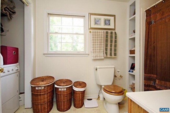 Building Photo - 755 King St