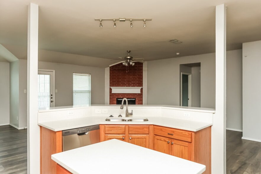 Building Photo - 433 Heritage Dr