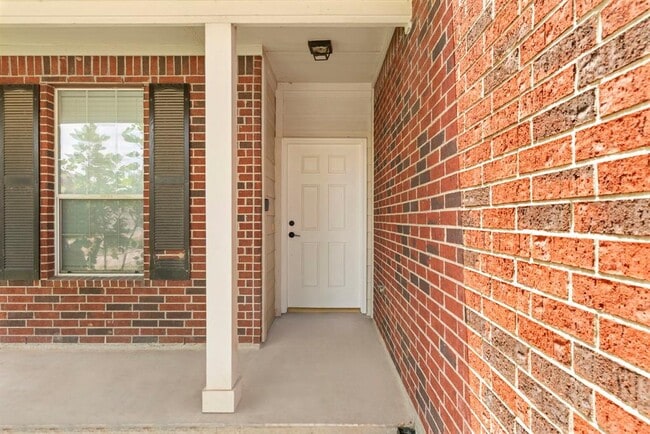 Building Photo - 13935 Maleewan Ln