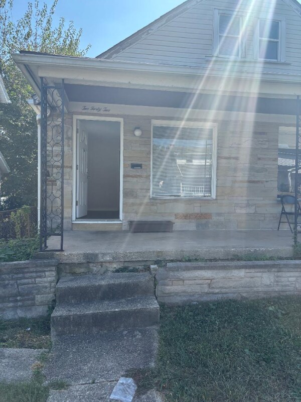 Primary Photo - 242 E Siebenthaler Ave