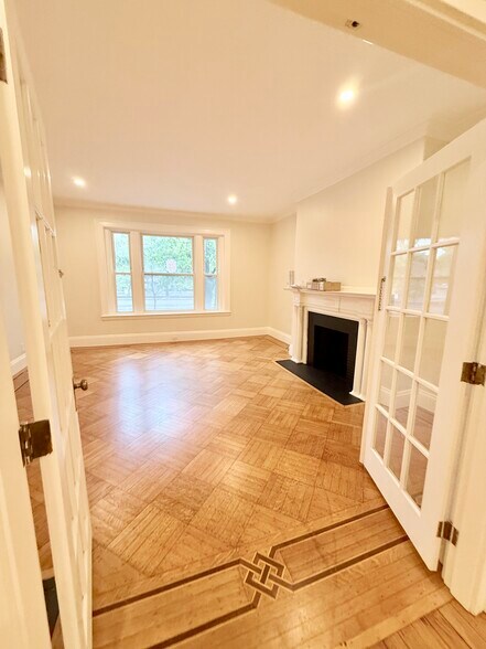 Building Photo - 1726 Beacon St