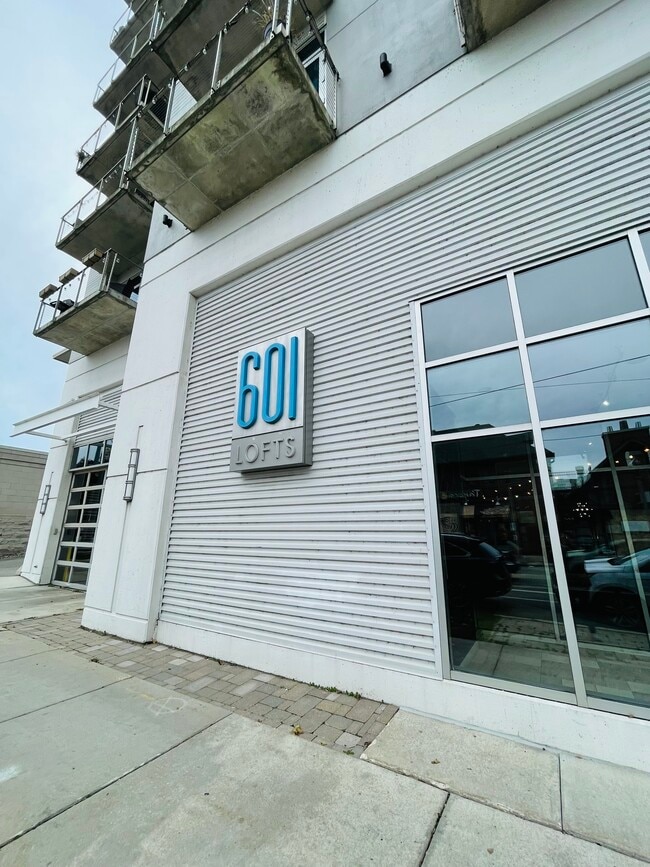 601 E Ogden Ave 601 E Ogden Ave Milwaukee WI 53202 Apartment Finder