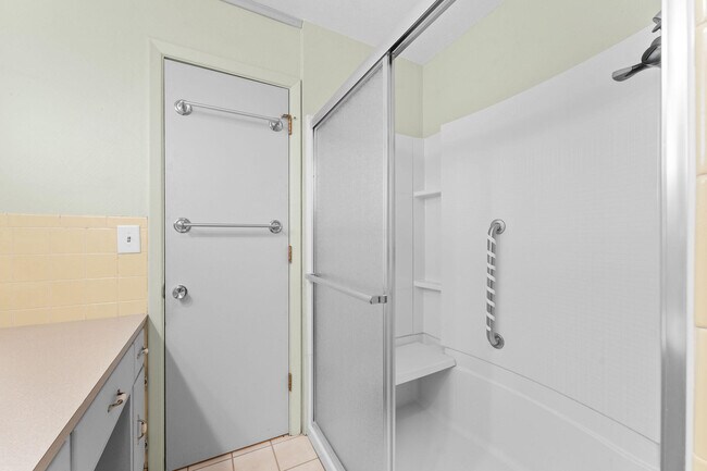 Building Photo - 471 Parkside Dr