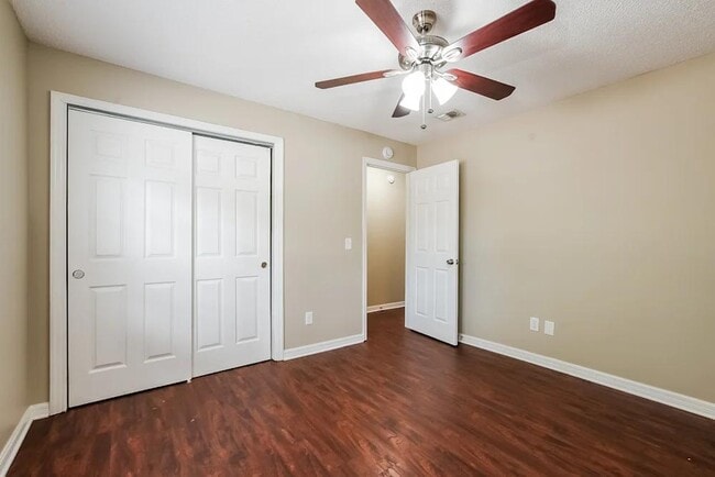 Building Photo - 102 Laguna Ct