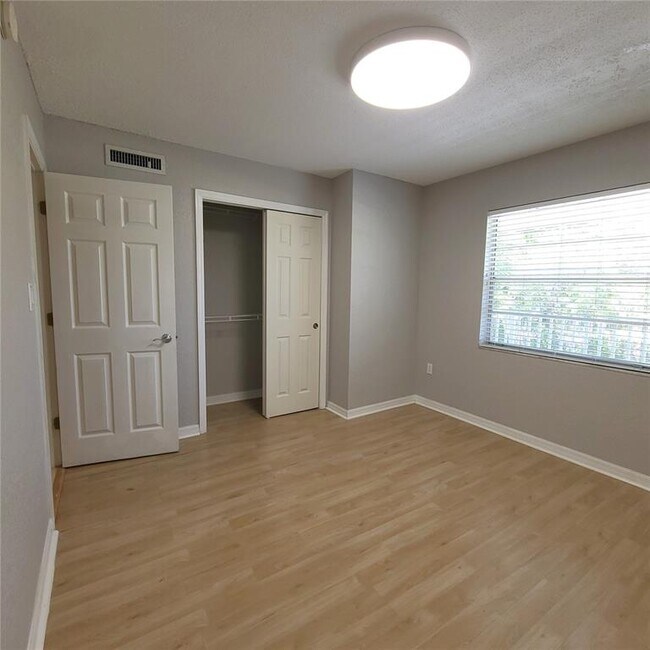 Building Photo - 924 La Costa Cir