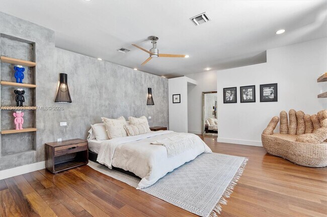 Building Photo - 547 NE 59th St