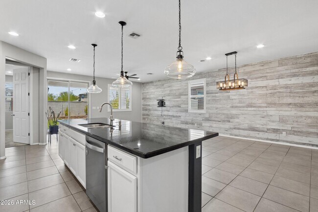 Building Photo - 17766 W Granite View Dr