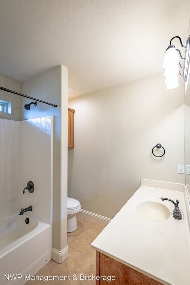 Building Photo - 3 br, 2 bath House - 5801 Thompson Pl.
