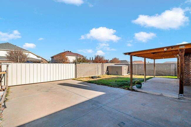 Building Photo - 6915 Robbie Rd