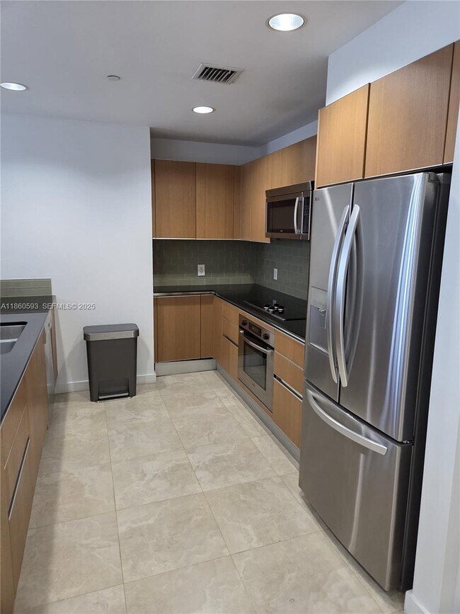 Building Photo - 1050 Brickell Ave