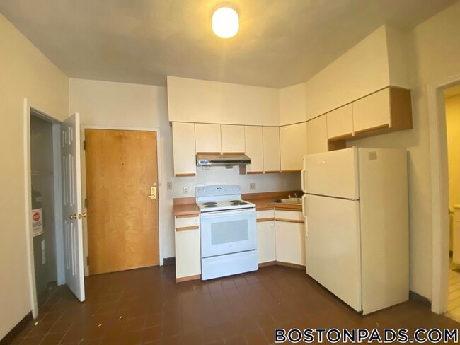 Building Photo - 81 Essex St