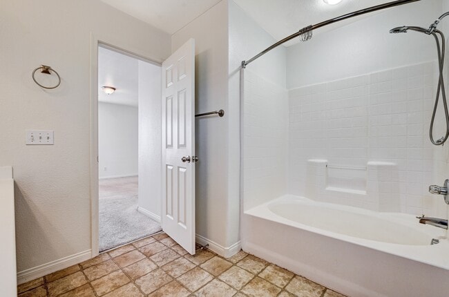 Building Photo - 9065 Diamond Bridge Ave