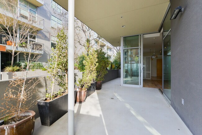 Building Photo - 4080 Glencoe Ave