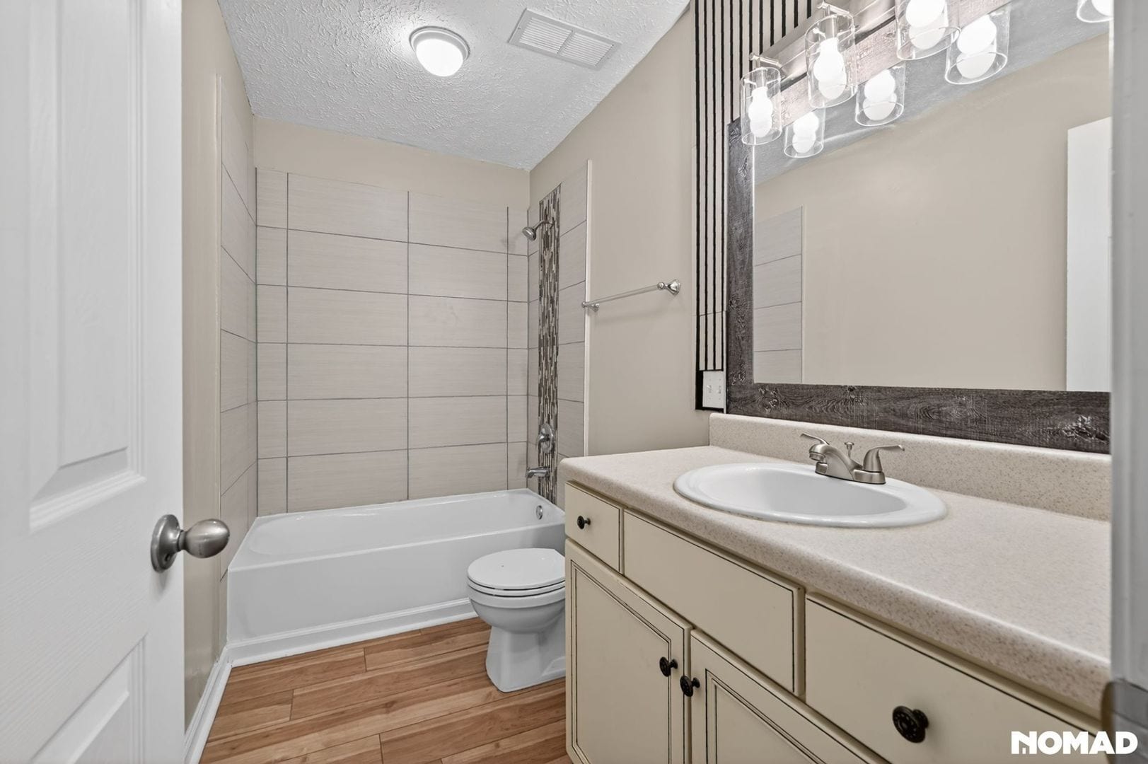 Building Photo - 3209 Lakeford Dr