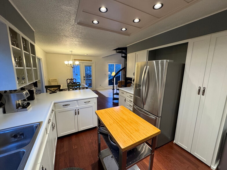 Building Photo - 247 Bruce Rd