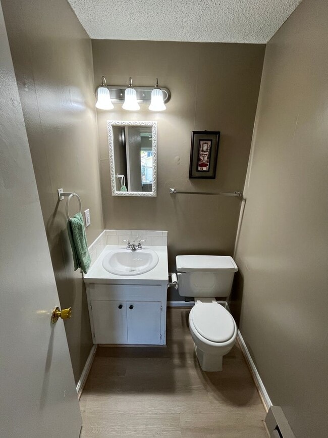 Building Photo - 1681 Village Pl