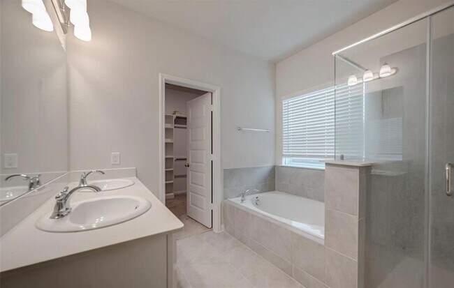 Building Photo - 1123 Vine House Dr